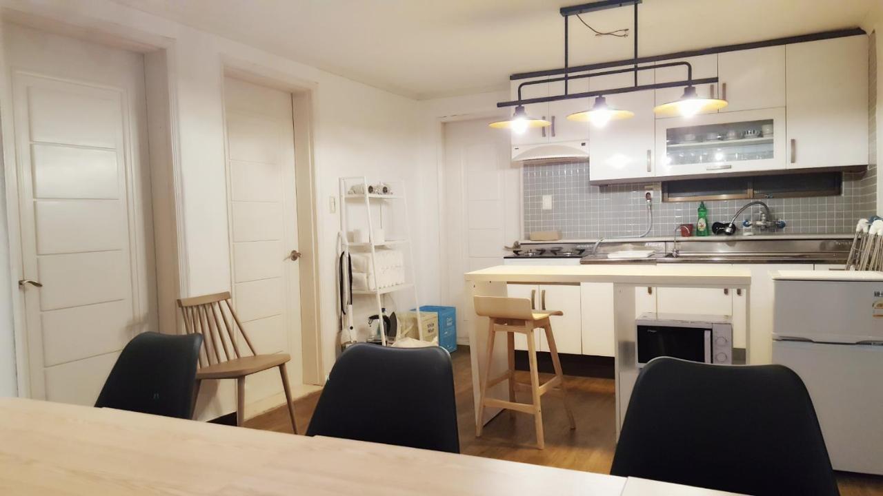 Hongdae Mainstreet Two Room House Сеул Екстер'єр фото